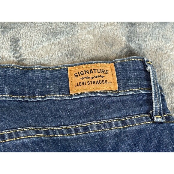 Signature by Levi Strauss & Co. Women's Modern Bootcut Jeans Size 24 W - Picture 13 of 13
